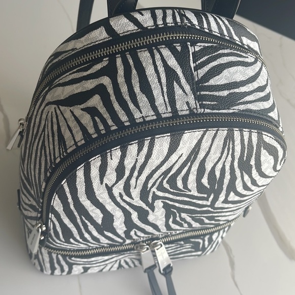 Micheal kors medium backpack - Picture 6 of 11